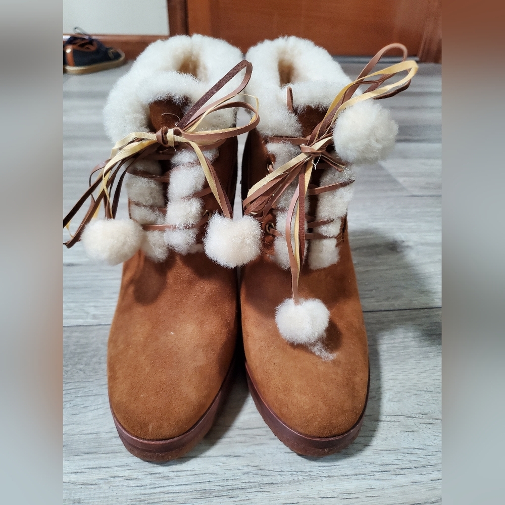 Michael Kors Collection Brown Suede Winter Boots with Cream Fur Trim